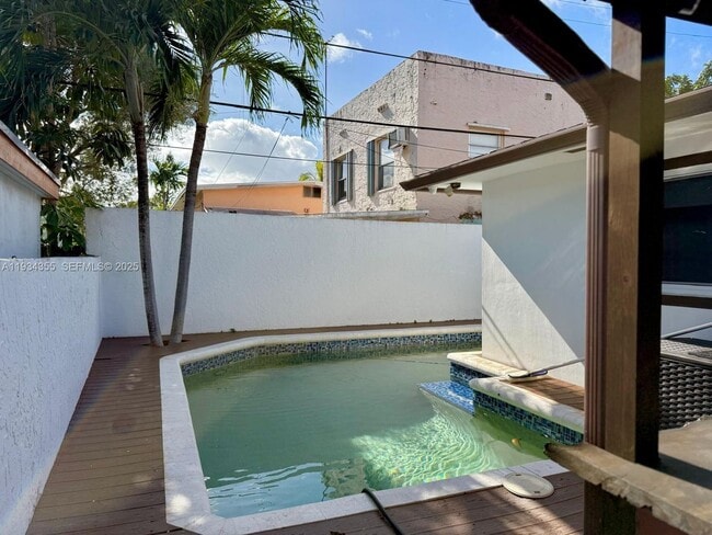 Building Photo - 2430 SW 22nd Terrace