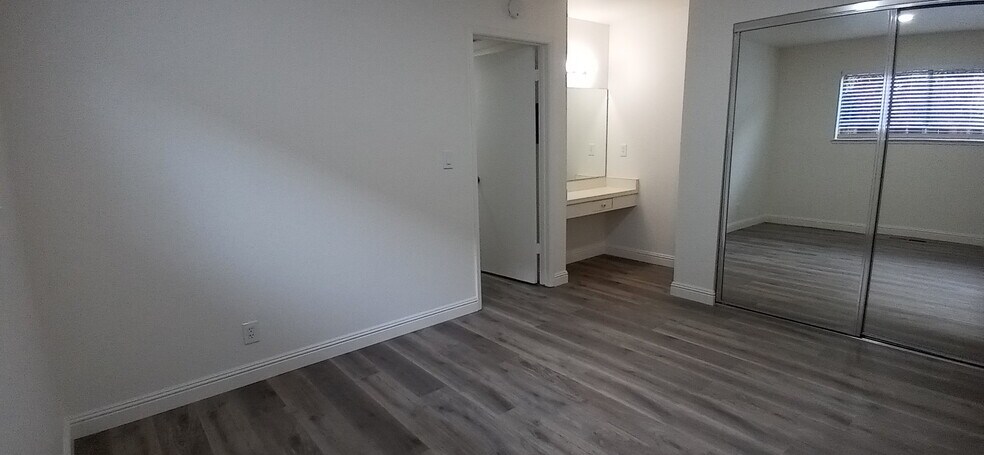 Building Photo - 4162 Hamilton Ave