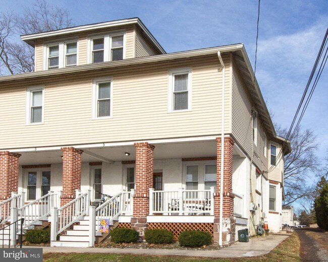 Building Photo - 5 Glenwood Ave
