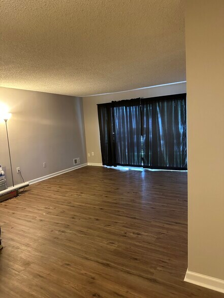 Building Photo - 37 Mendrey Ct