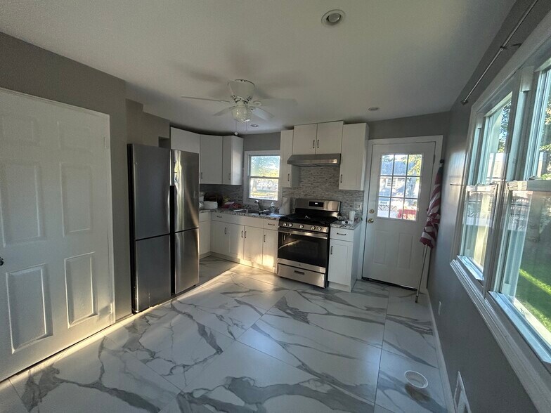 Building Photo - 24 Huron Ave