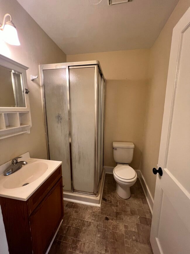 Building Photo - 223 W 5th Ave