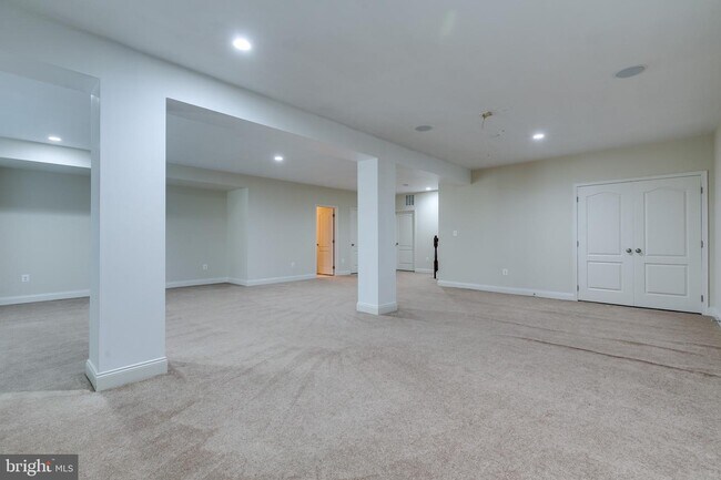 Building Photo - 42948 Courtland Chase Square