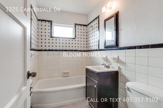 Building Photo - 1225 Carverdale Dr