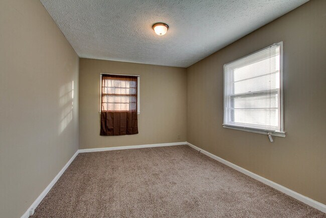Building Photo - Murfreesboro 4 Bedroom/2 Bath HOUSE near MTSU