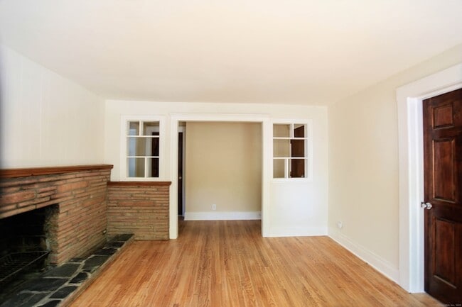 Building Photo - 66 Barnett St