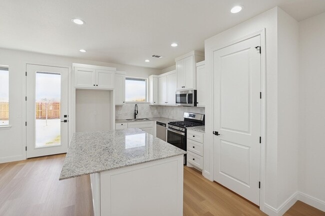 Building Photo - 10374 Tierra Santa Dr