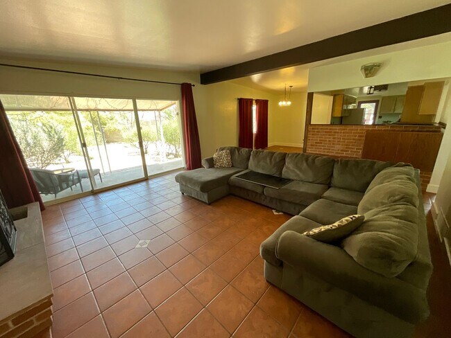 Building Photo - Eastside home with privacy on cul-de-sac