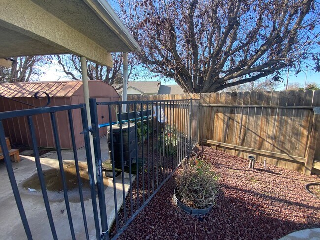 Building Photo - Get ready for Summer in this 3 BD 2 BA SW home with a Pool on a corner lot
