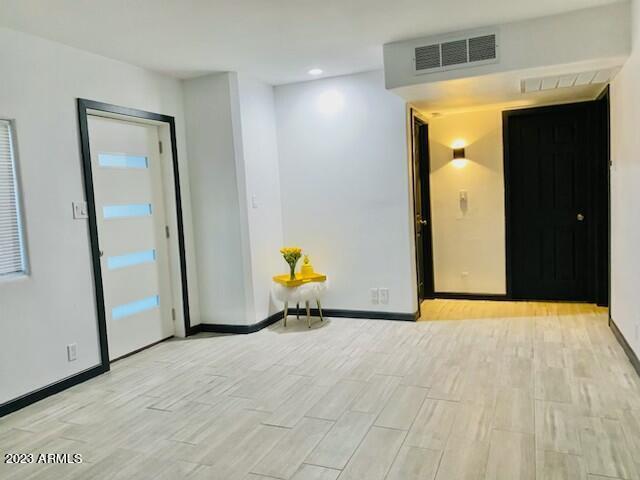 Building Photo - 2020 E Weldon Ave