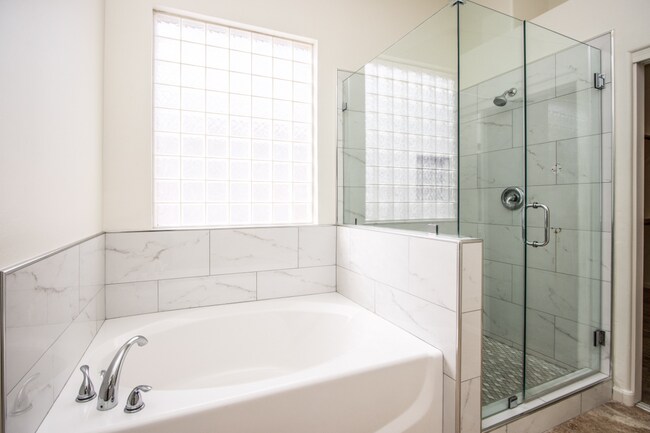 Building Photo - 4BR Total Remodel