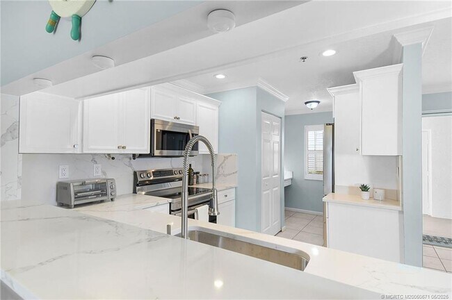 Building Photo - 6062 SE Landing Way