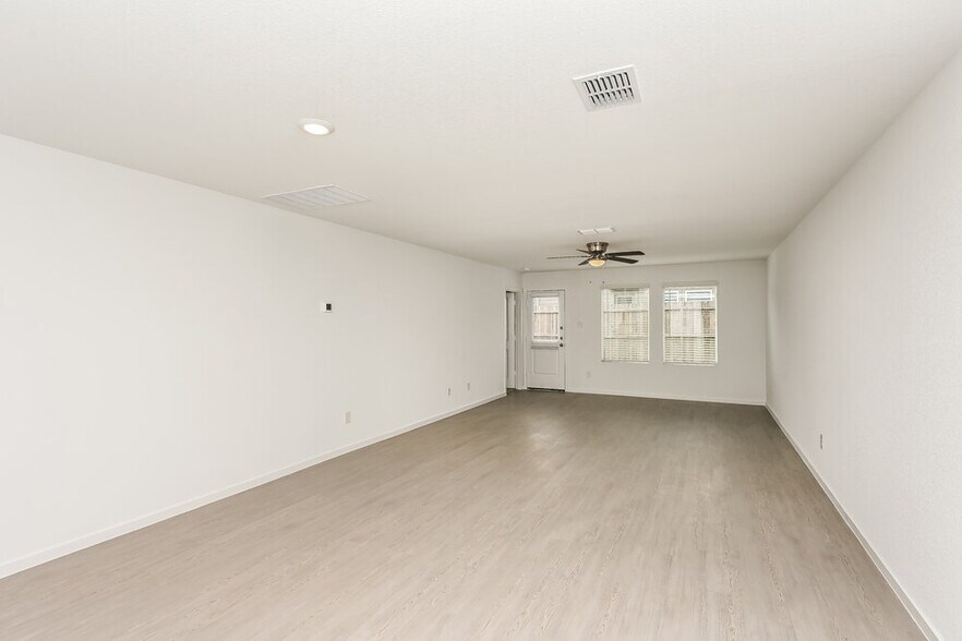 Building Photo - 1616 Limpkin Dr