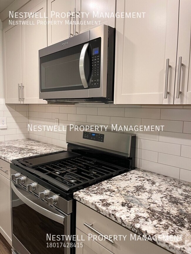 Building Photo - Amazing End-Row Townhome in Traverse Mountain
