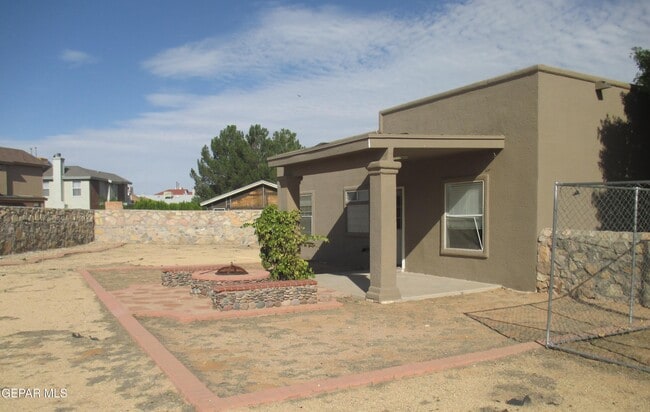 Building Photo - 12028 Banner Crest Dr