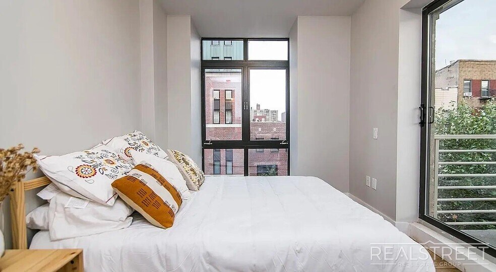 Building Photo - Bright 2 Bed / 1 Bath Loft-Style Residence with Multiple Balconies & Premium Amenities