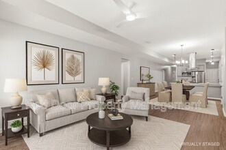 Building Photo - 2345 N Kenwood Ave