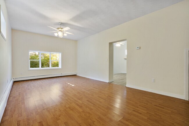 Building Photo - 27 Hermon St