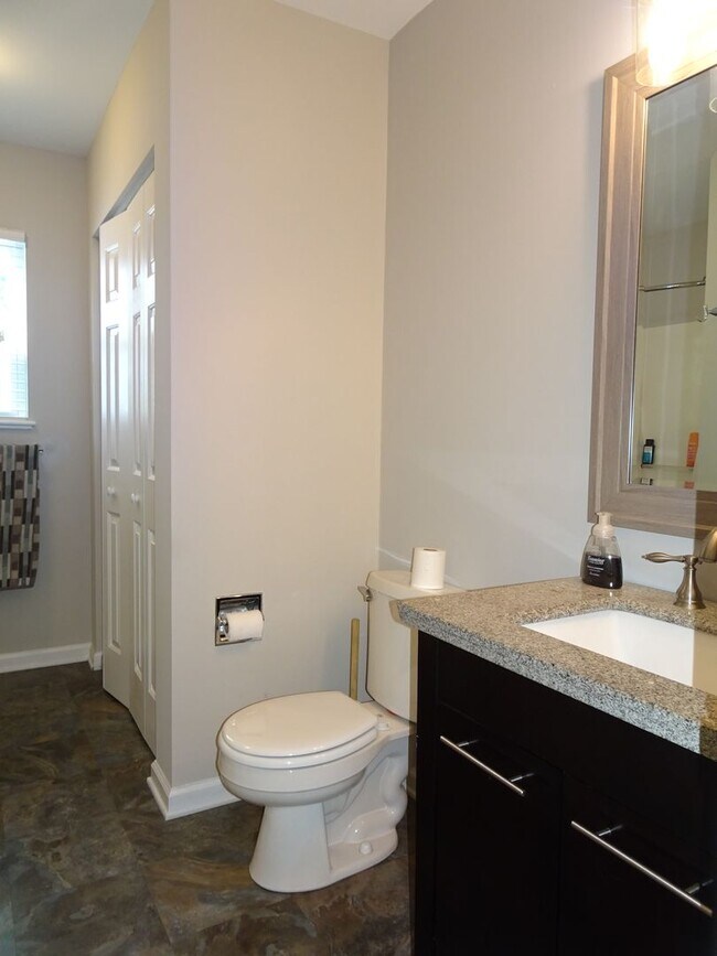 Building Photo - 3 Bedroom 2.5 Bath Single Family Home for Rent in Penniman East