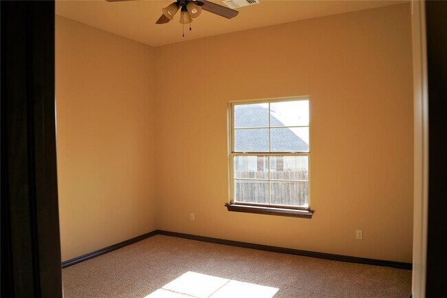 Building Photo - 17408 Braken Dr