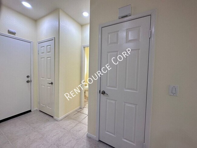 Building Photo - 18004 Flynn Dr