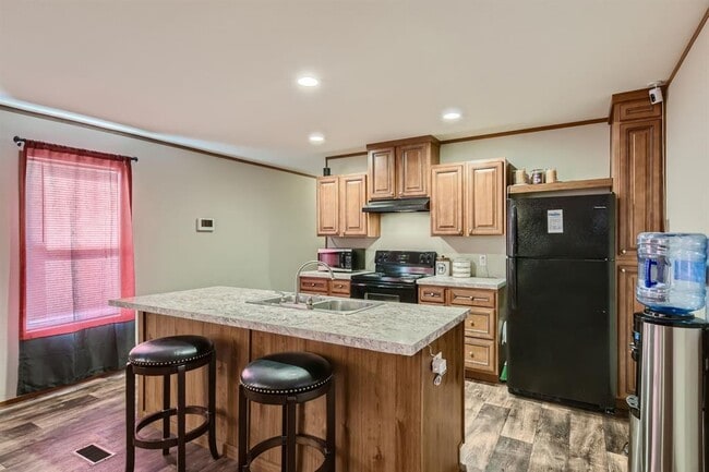 Building Photo - 517 Crossroads Dr
