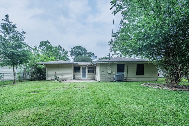Building Photo - 5818 Glenhurst Dr