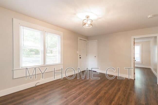 Building Photo - 1108 W Walnut Ave