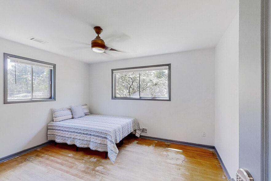 Building Photo - 1395 Stoneham Ct