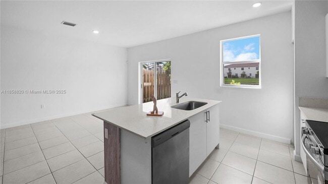 Building Photo - 5534 NW 27th Pl