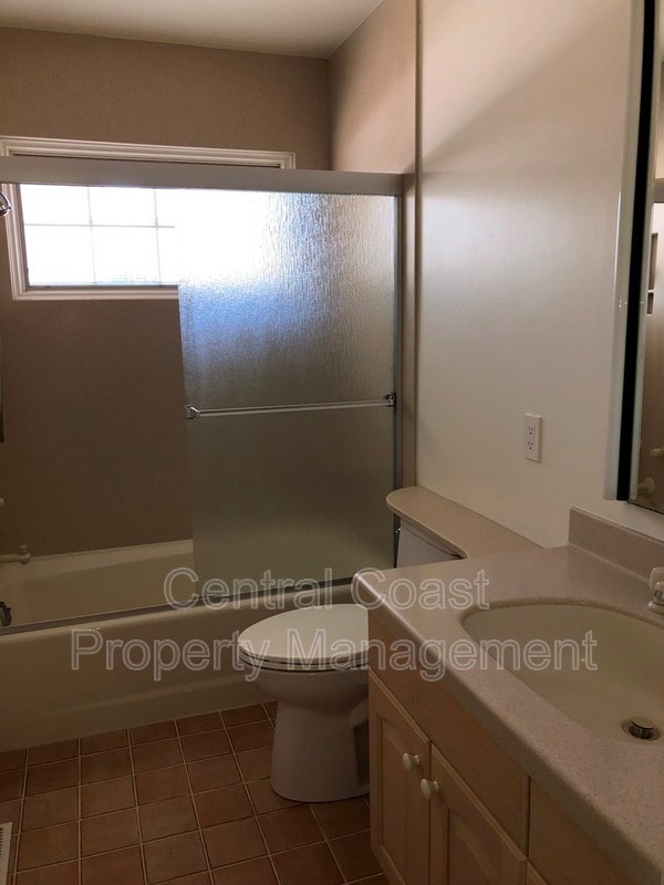 Building Photo - 2884 Sloat Rd