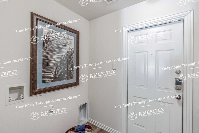 Building Photo - 1110 E Level St