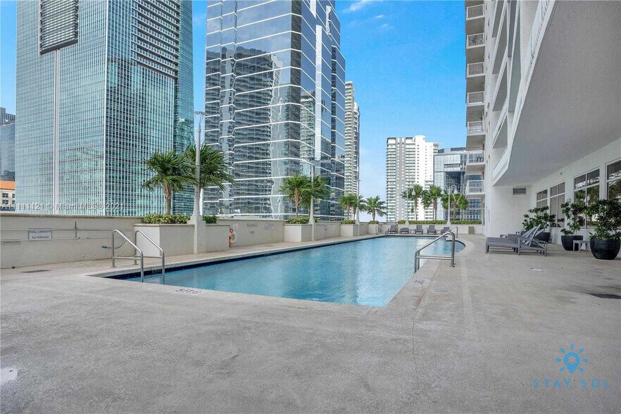 Building Photo - 1200 Brickell Bay Dr