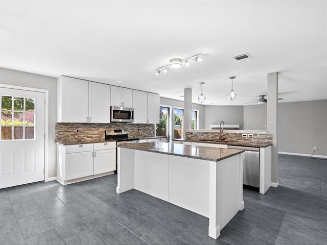 Building Photo - 5304 Los Altos Rd