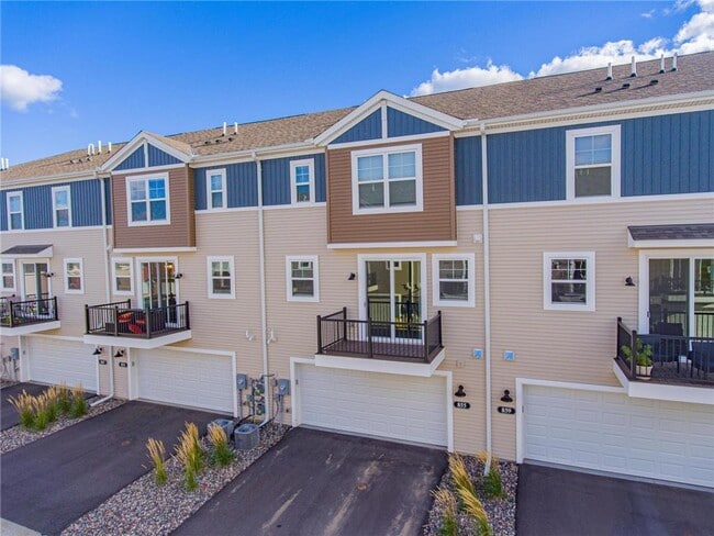 Building Photo - 855 Roselyn Dr