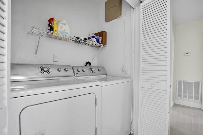 Building Photo - 6452 Custer St