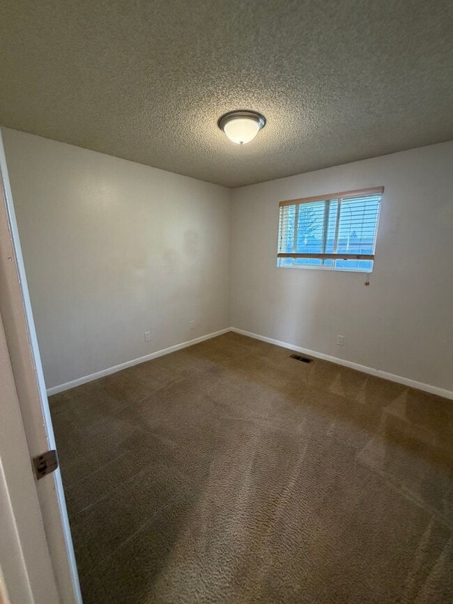 Building Photo - 21119 Bear Creek Rd