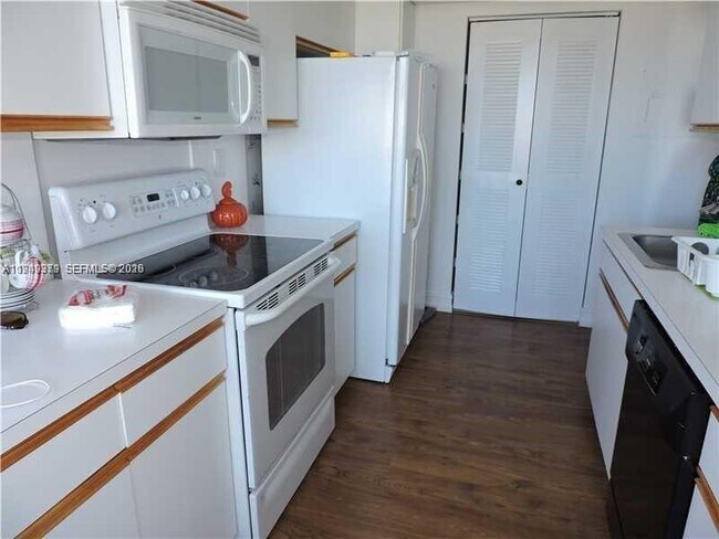 Building Photo - 3400 NE 192 St