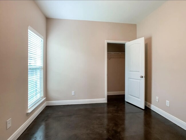 Building Photo - Stables 139