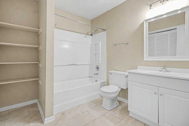 Building Photo - 1384 Forest Lake Dr