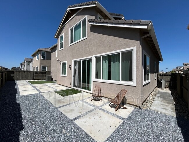 Building Photo - 772 Carnation Dr