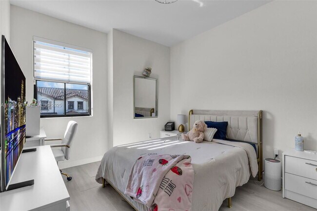 Building Photo - 114130 SW 252nd Ter