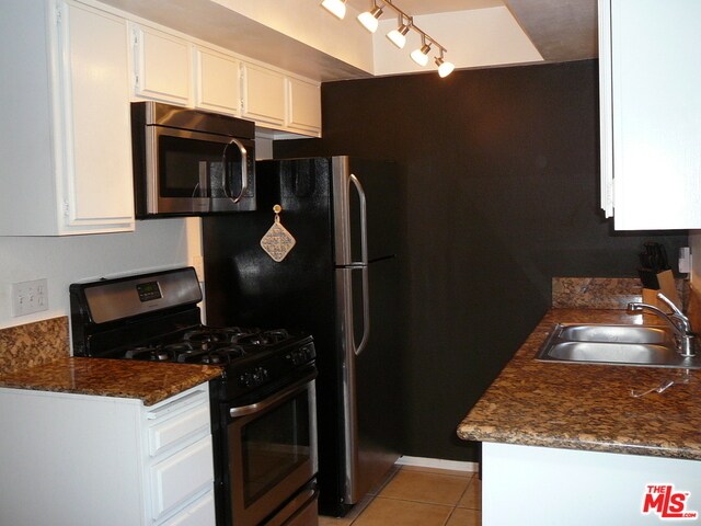 Building Photo - 558 Evergreen St