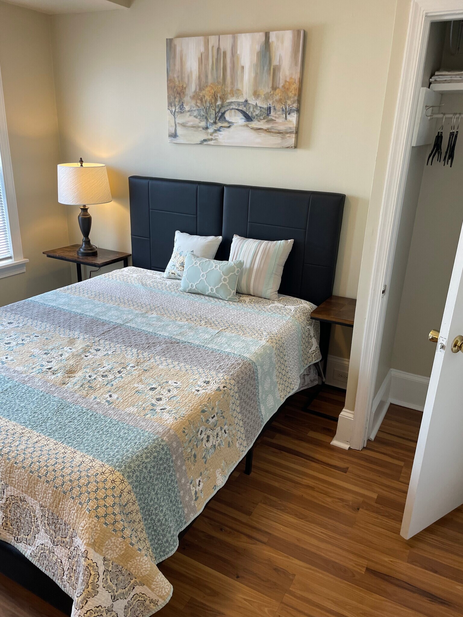 Building Photo - 600 Roxborough Ave