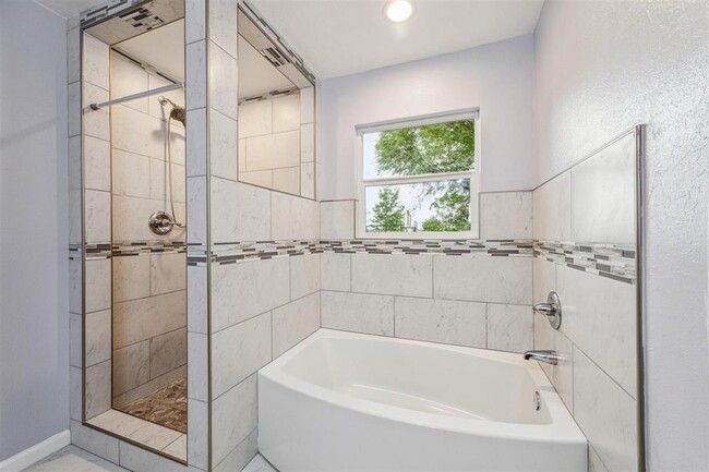 Building Photo - 3402 Fox Ct