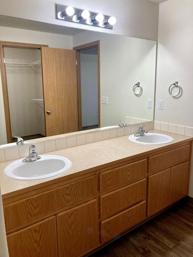 Building Photo - Ranch-Style Home With Gas Fireplace and Washer/Dryer Included! 1 Small Dog Welcome!