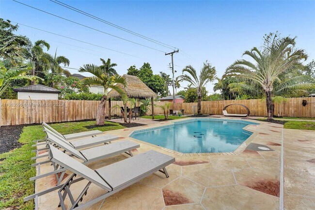 Building Photo - 1524 NE 15th Ave