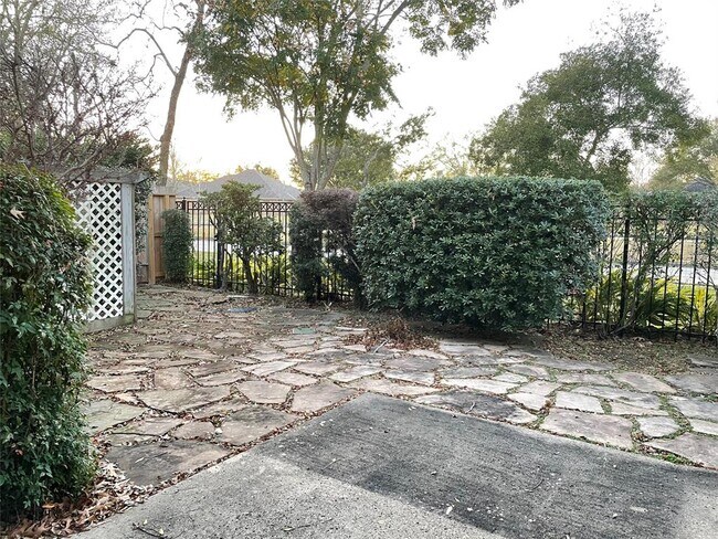 Building Photo - 12414 Timber Hollow