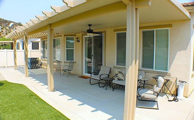 Building Photo - Welcome to Resort-Style Living at Four Sea...