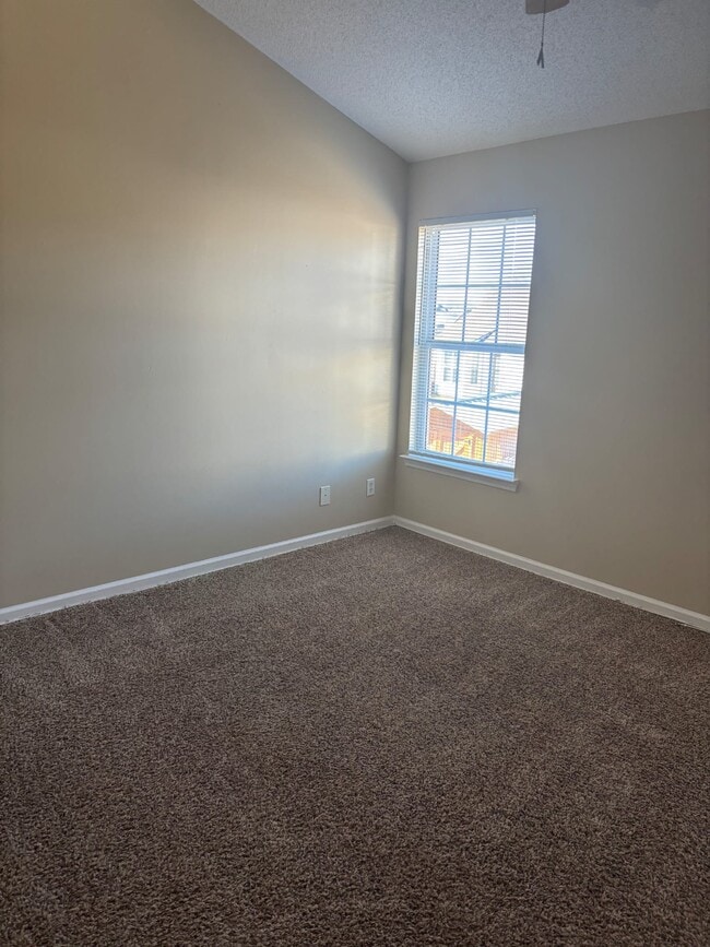 Building Photo - 121 Faybrook Dr